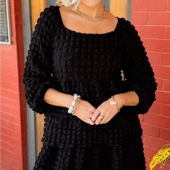Simply Southern Black Textured Long Sleeve Tiered Mini Dress Size Small NWT - Picture 2 of 11